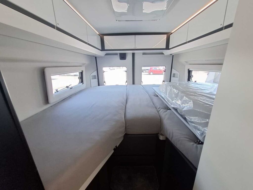 Adria Twin Supreme 640 SLB 2019 Harmaa