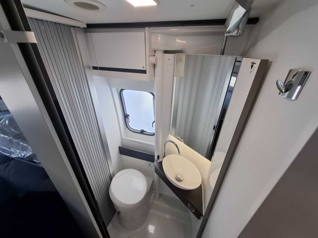 Adria Twin Supreme 640 SLB 2019 Harmaa