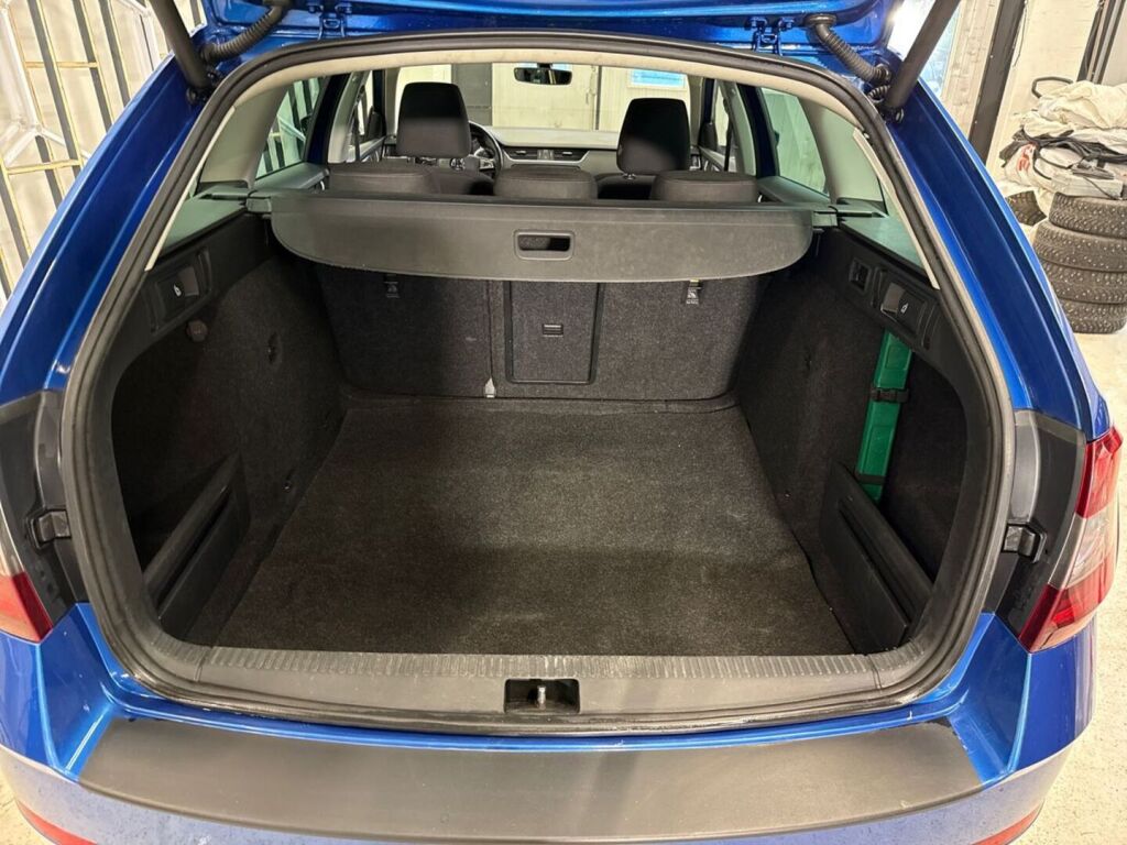 Skoda Octavia 2018 Sininen
