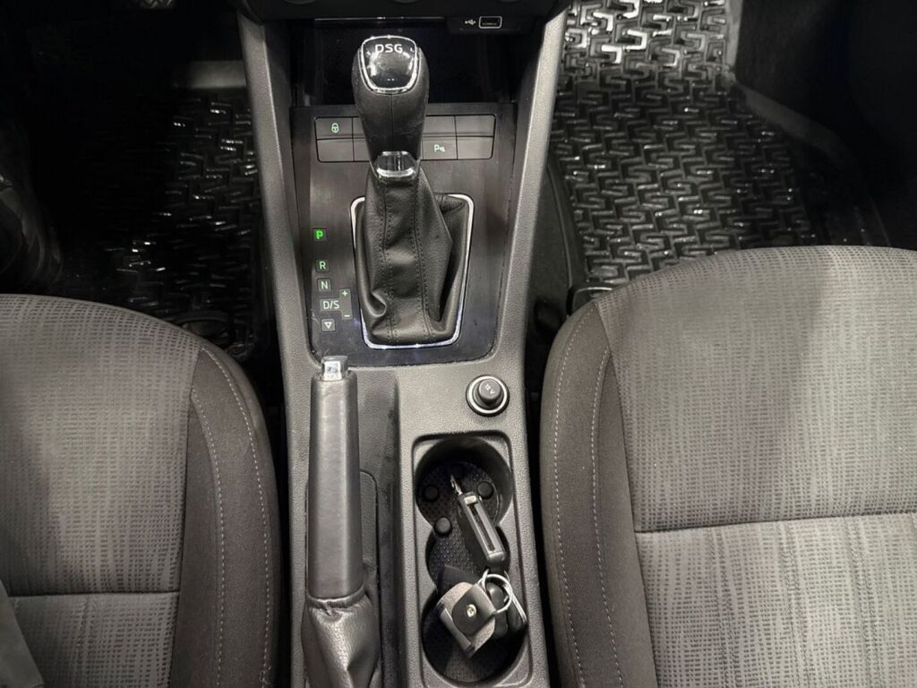 Skoda Octavia 2018 Sininen