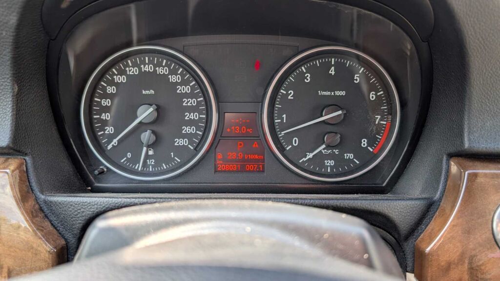 BMW 325 2007 Ruskea (beige)
