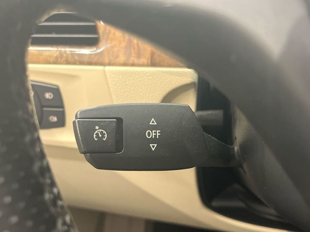 BMW 325 2007 Ruskea (beige)