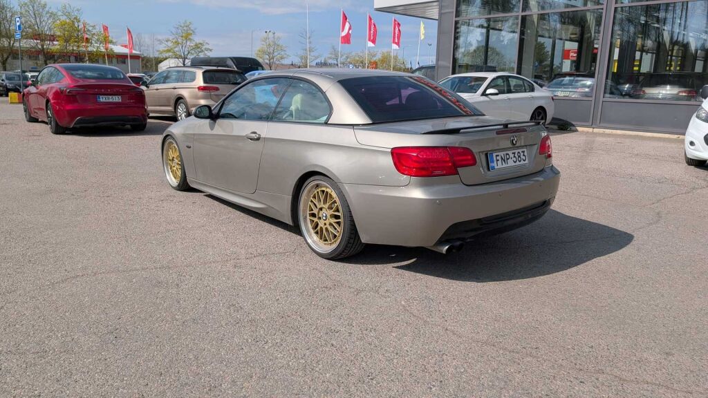 BMW 325 2007 Ruskea (beige)
