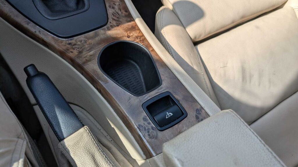 BMW 325 2007 Ruskea (beige)