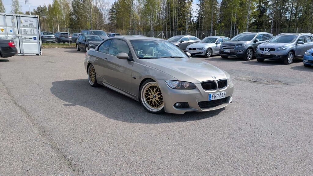 BMW 325 2007 Ruskea (beige)