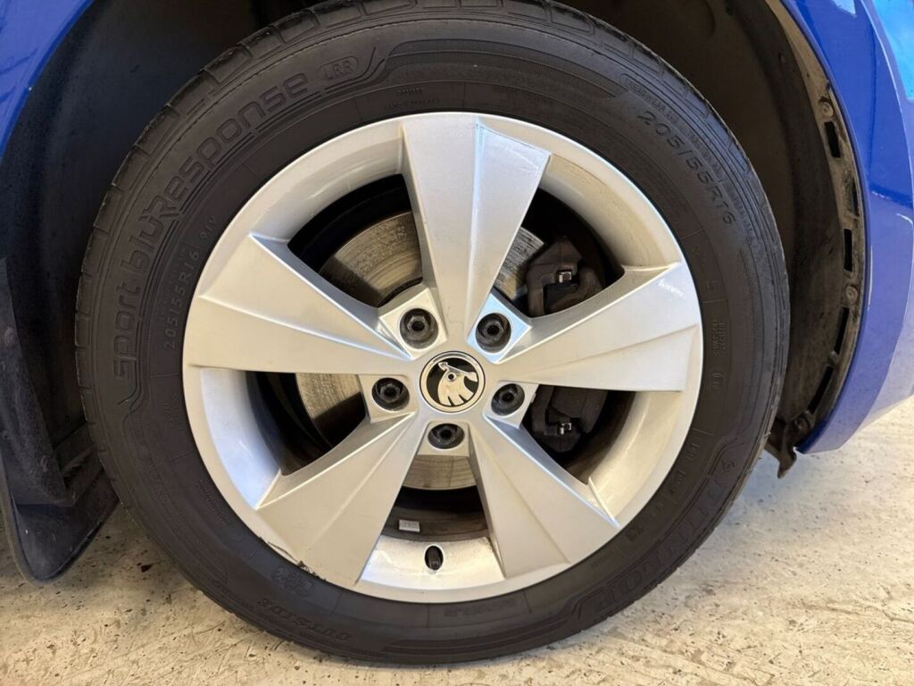 Skoda Octavia 2019 Sininen