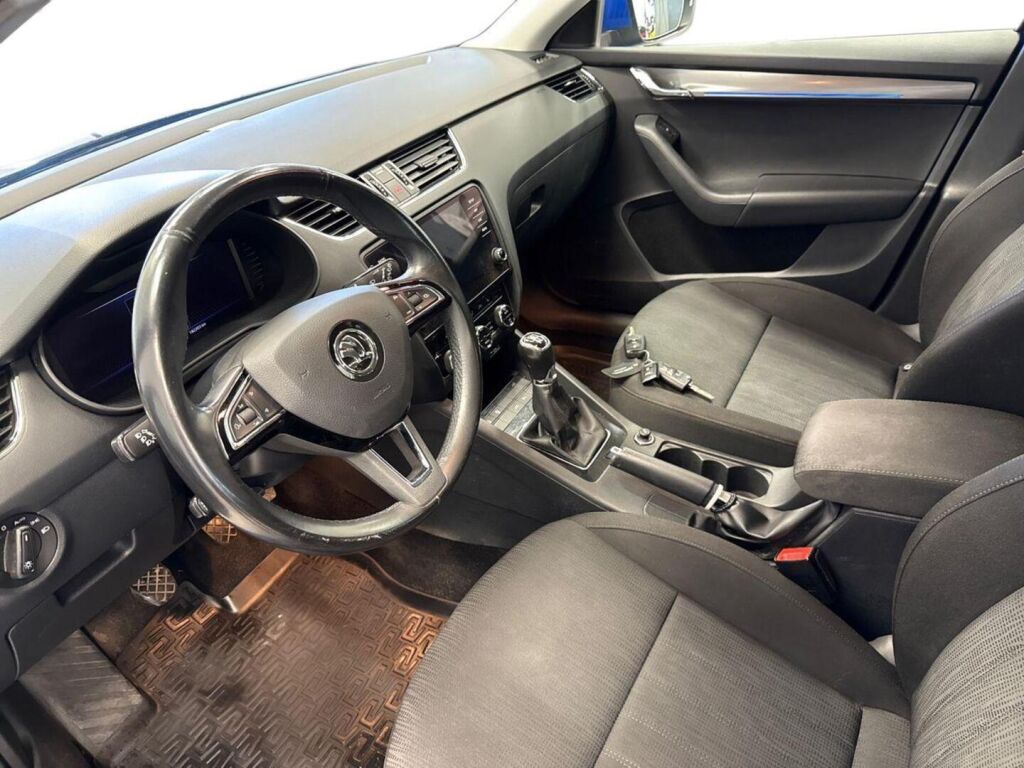 Skoda Octavia 2019 Sininen