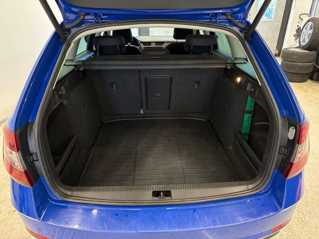 Skoda Octavia 2019 Sininen