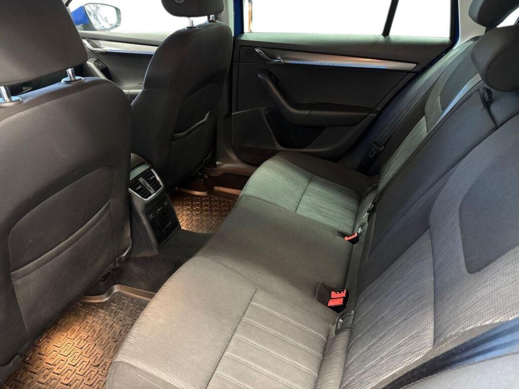 Skoda Octavia 2019 Sininen