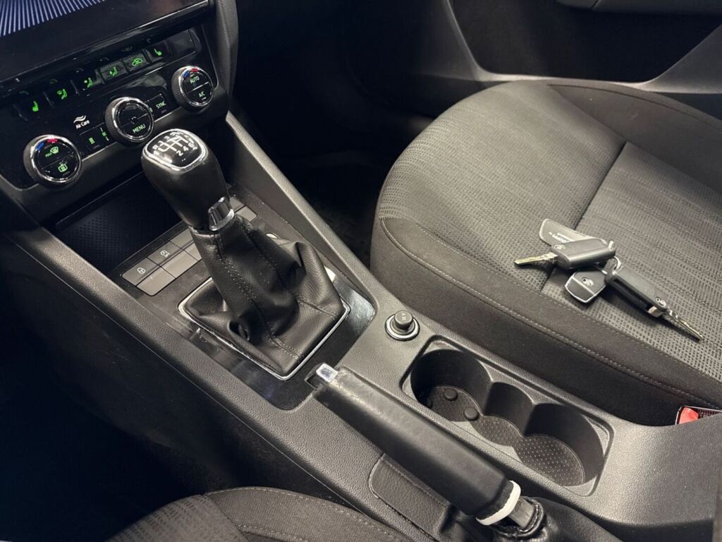 Skoda Octavia 2019 Sininen