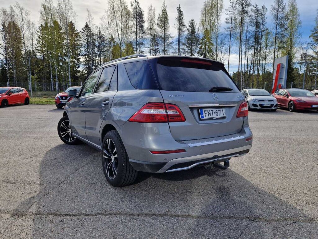 Mercedes-Benz ML 2012 Harmaa