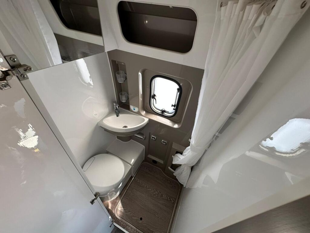 Hobby Ontour K65 ET VAN 640 2019 Valkoinen