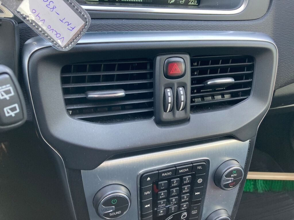 Volvo V40 2016 Metallinhohto Hopea