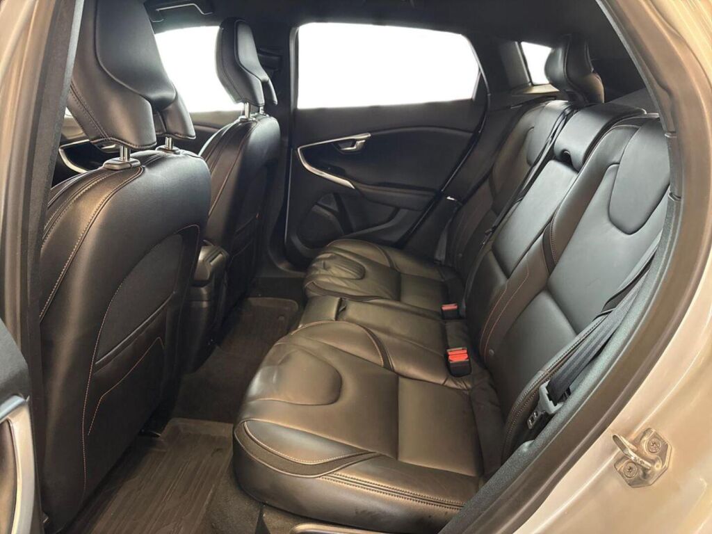 Volvo V40 2016 Metallinhohto Hopea