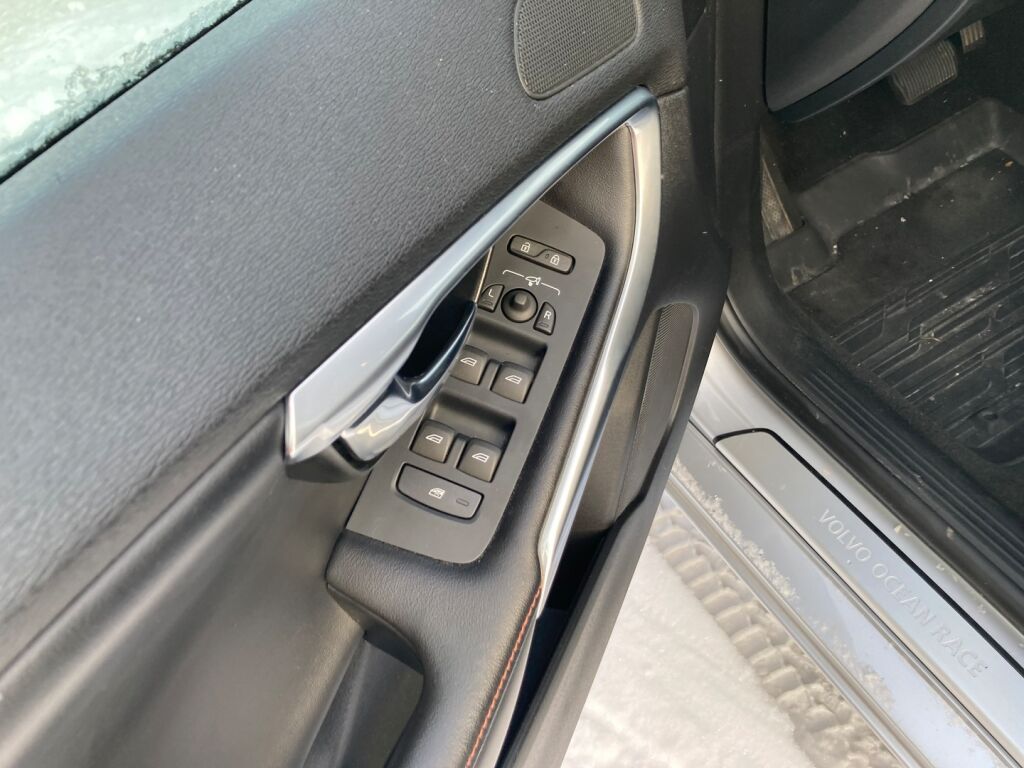 Volvo V40 2016 Metallinhohto Hopea