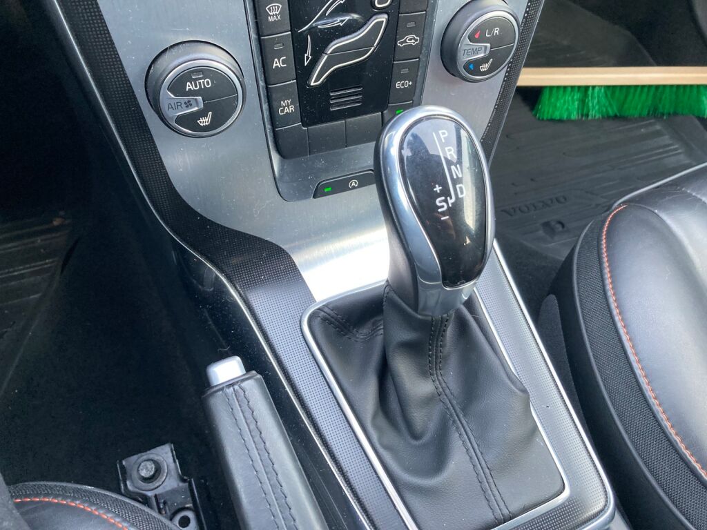 Volvo V40 2016 Metallinhohto Hopea