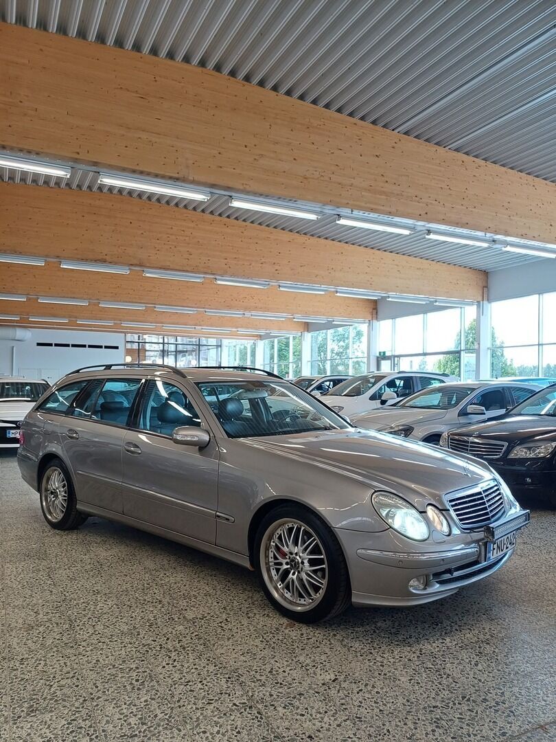 Mercedes-Benz E 2003 Harmaa
