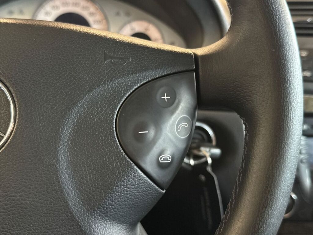 Mercedes-Benz E 2003 Harmaa