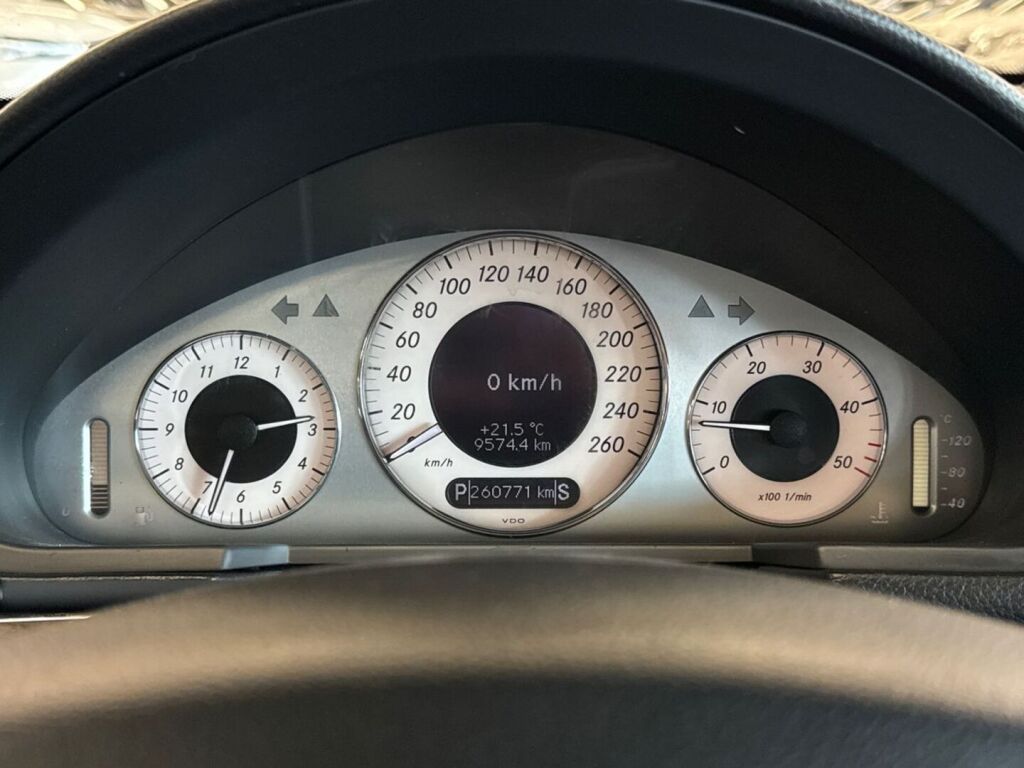 Mercedes-Benz E 2003 Harmaa