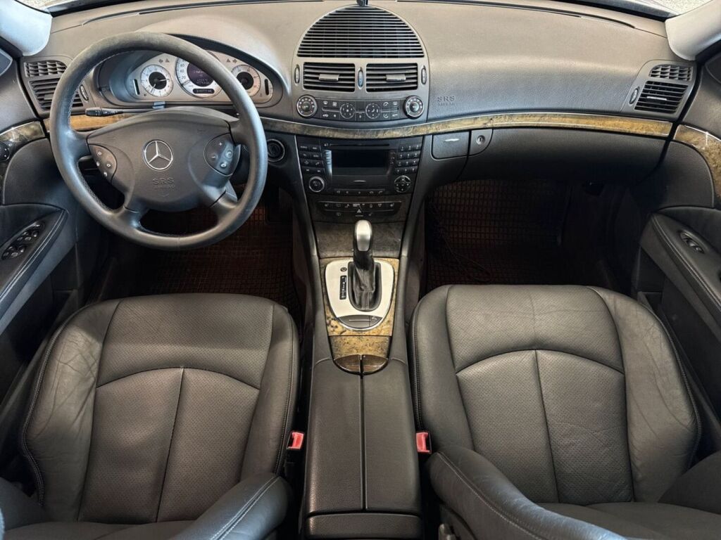 Mercedes-Benz E 2003 Harmaa