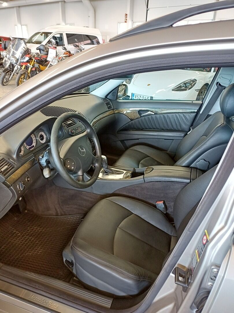Mercedes-Benz E 2003 Harmaa