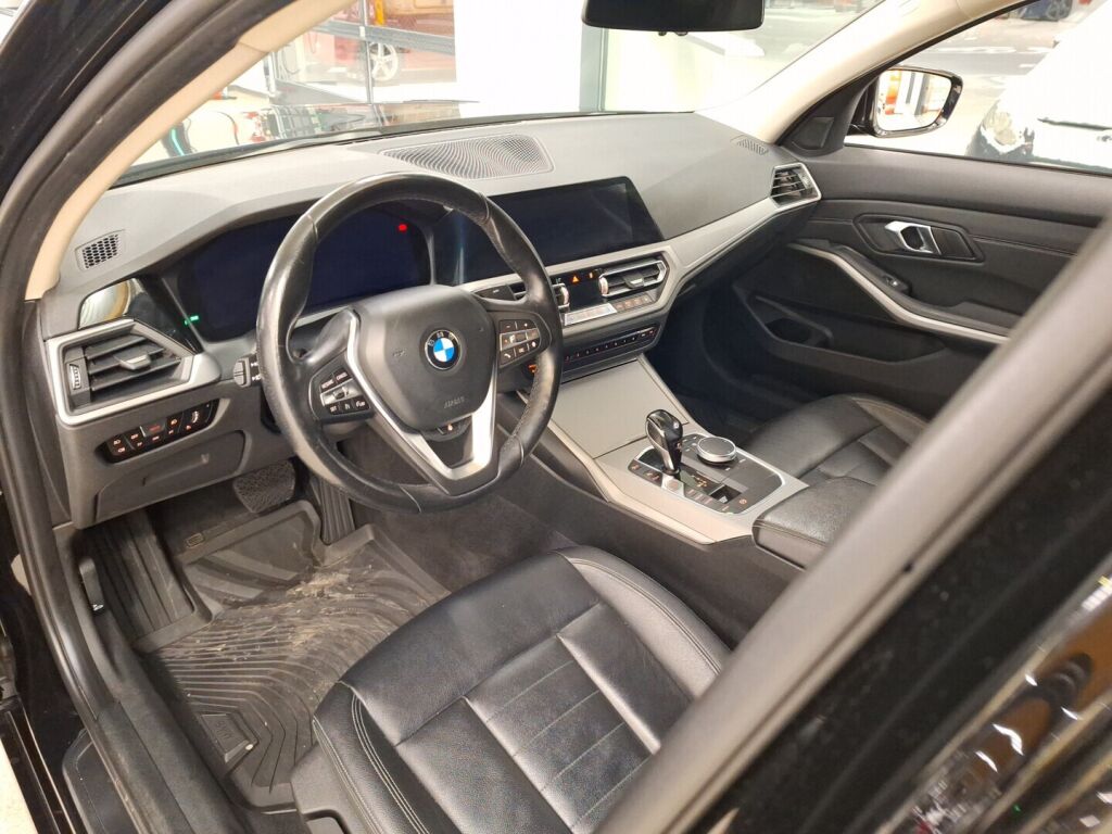 BMW 330 2019 Musta