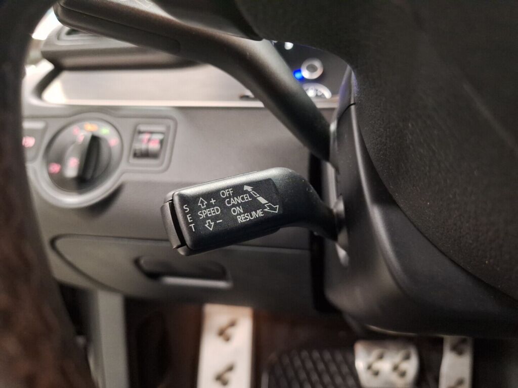 Volkswagen Passat 2009 Musta