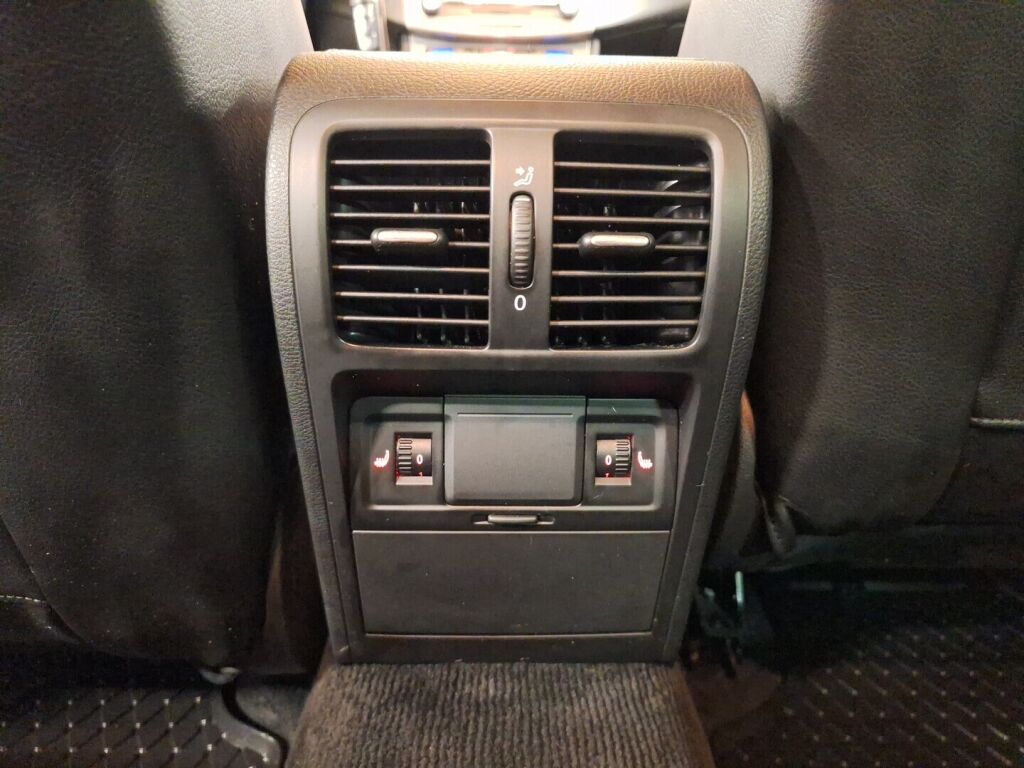 Volkswagen Passat 2009 Musta