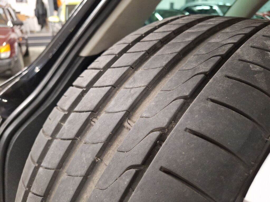 Volkswagen Passat 2009 Musta