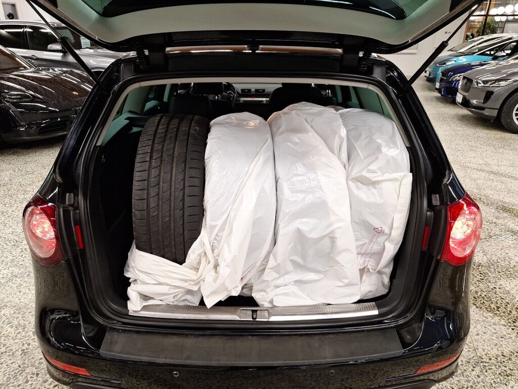 Volkswagen Passat 2009 Musta