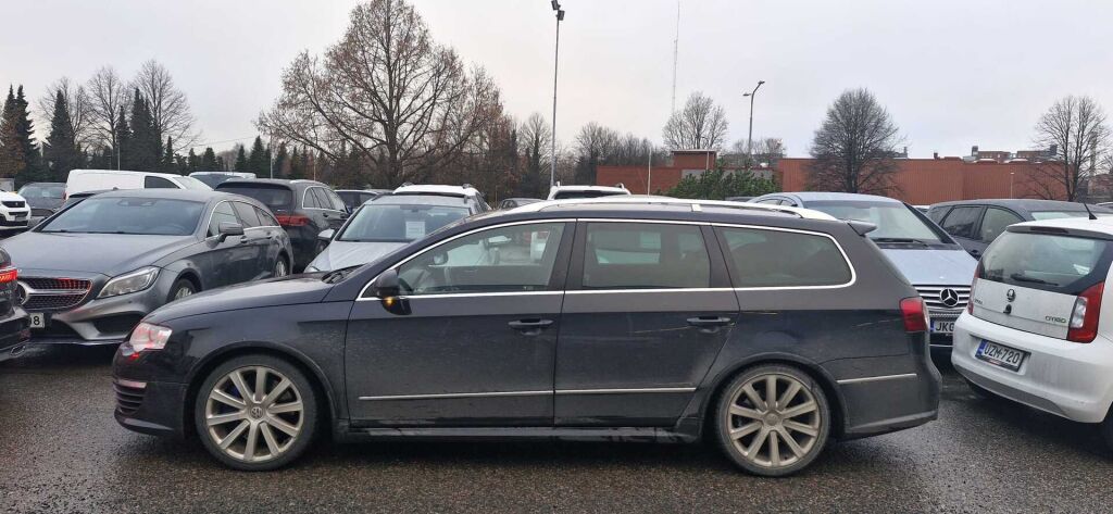 Volkswagen Passat 2009 Musta