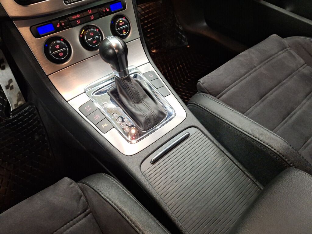 Volkswagen Passat 2009 Musta