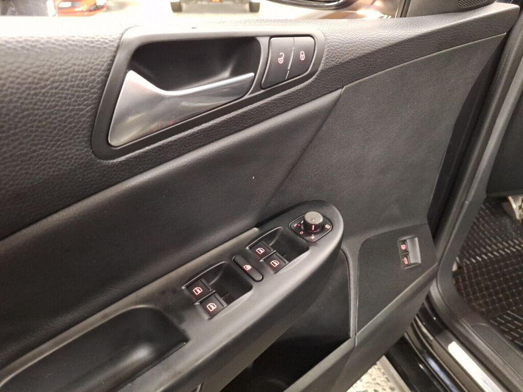 Volkswagen Passat 2009 Musta