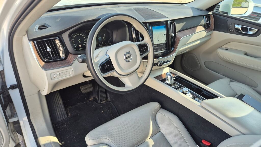 Volvo XC60 2019 Valkoinen