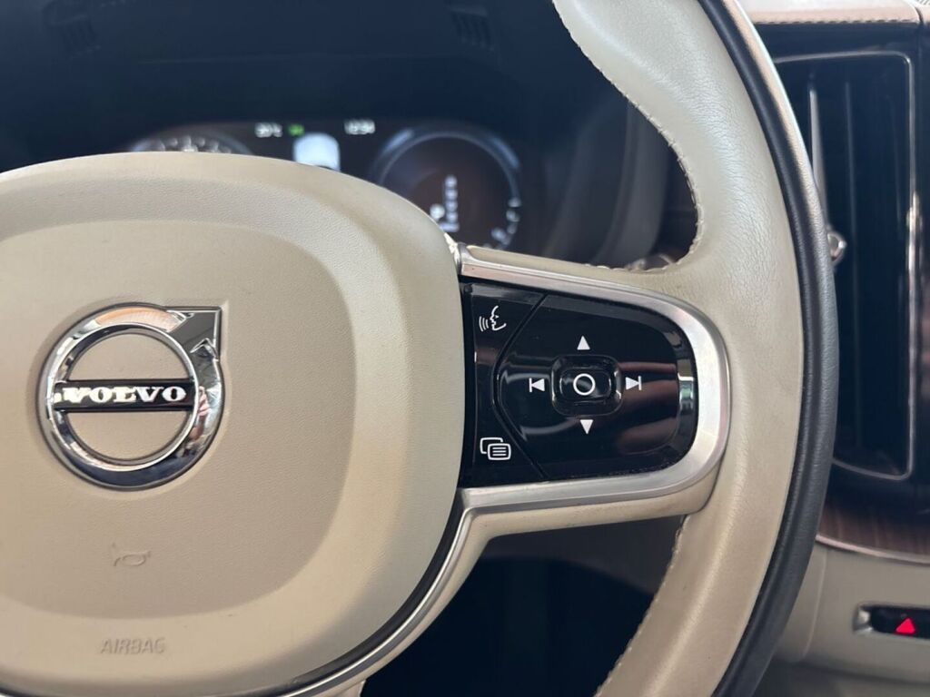 Volvo XC60 2019 Valkoinen