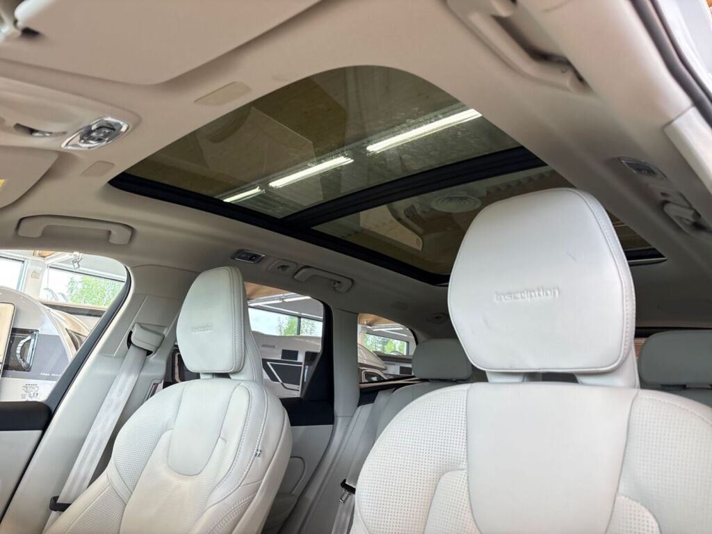 Volvo XC60 2019 Valkoinen