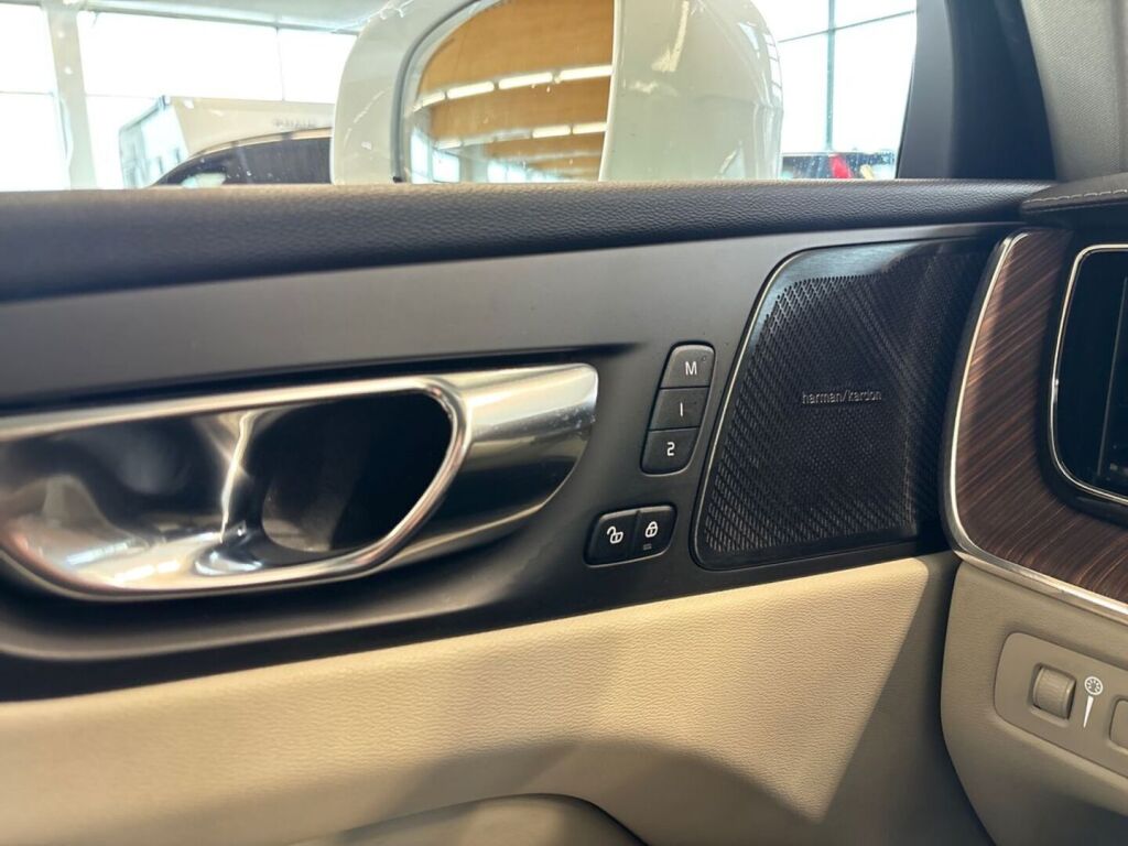 Volvo XC60 2019 Valkoinen