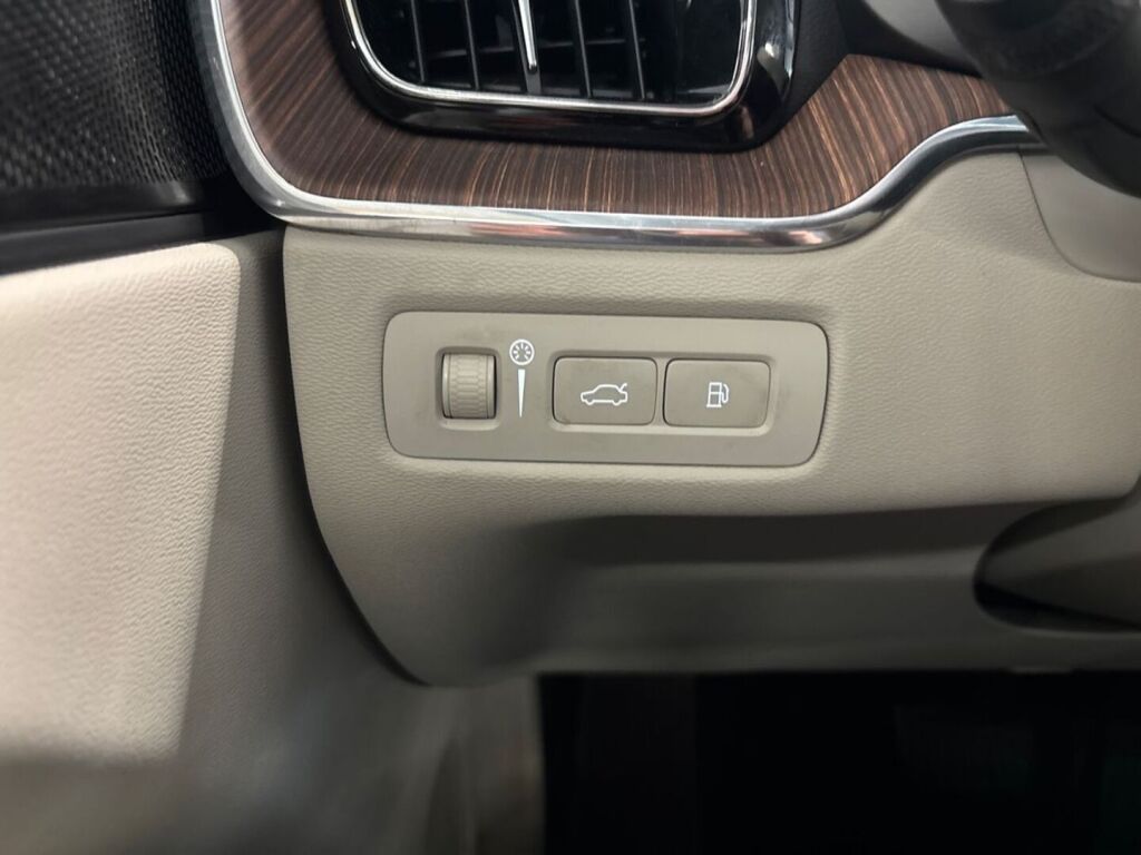Volvo XC60 2019 Valkoinen