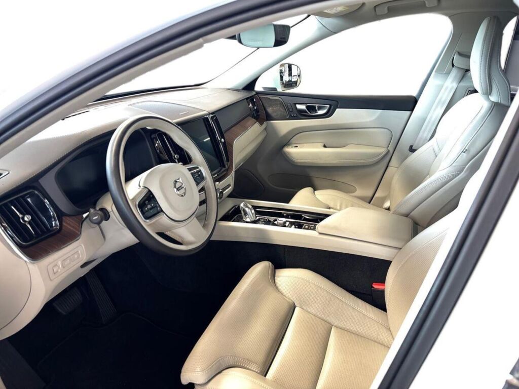 Volvo XC60 2019 Valkoinen