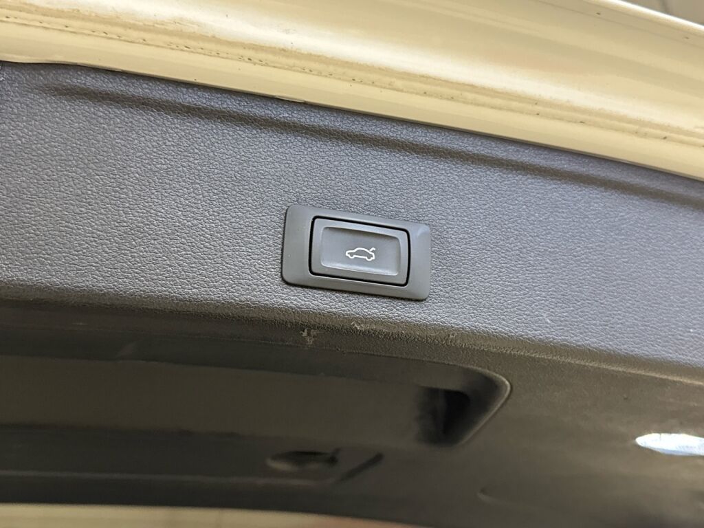 Audi A4 2020 Valkoinen