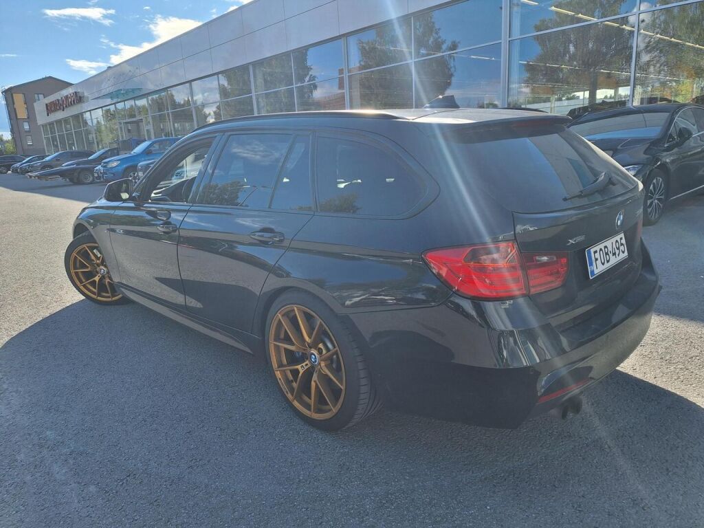 BMW 330 2014 Musta