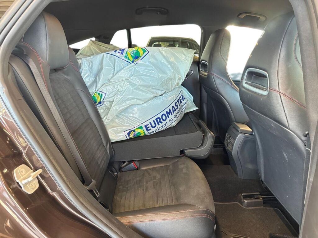 Mercedes-Benz CLA 2016 Ruskea (beige)