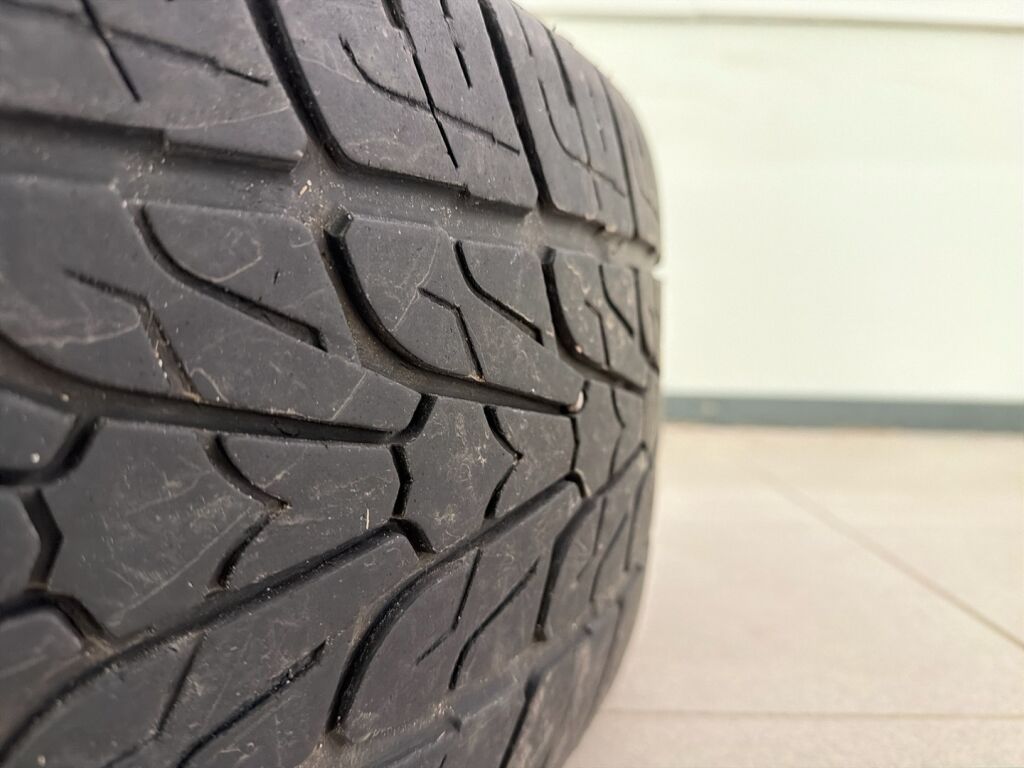 Ford Explorer 2011 met. musta