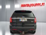 Ford Explorer 2011 met. musta