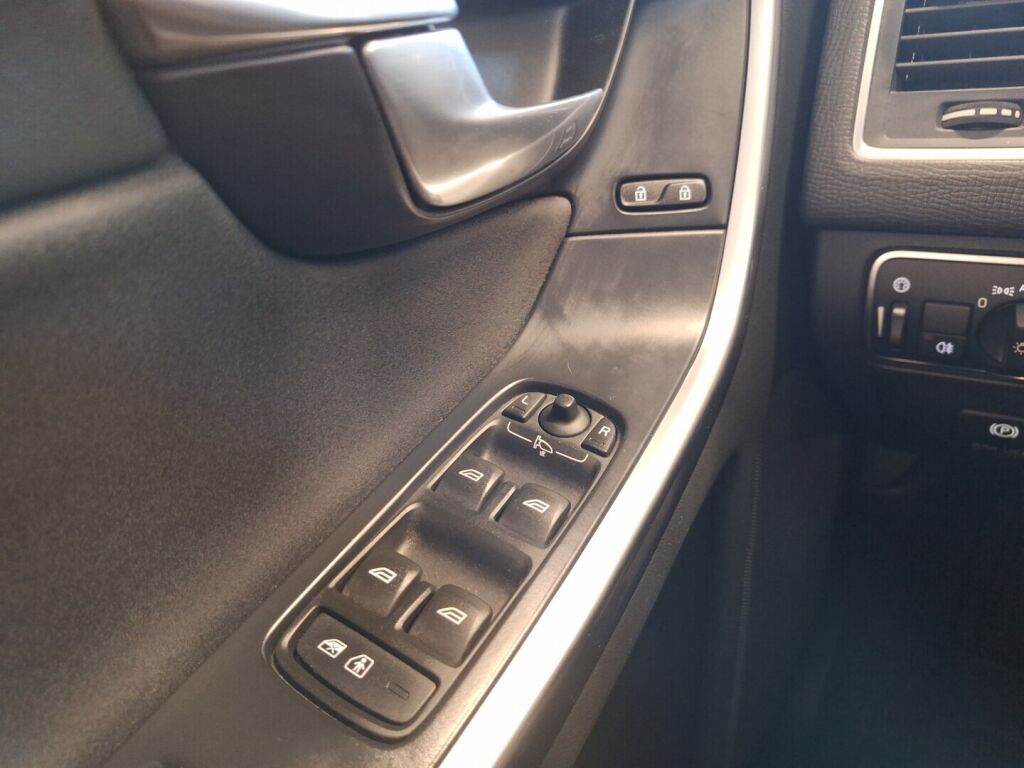 Volvo XC60 2014 Ruskea (beige)