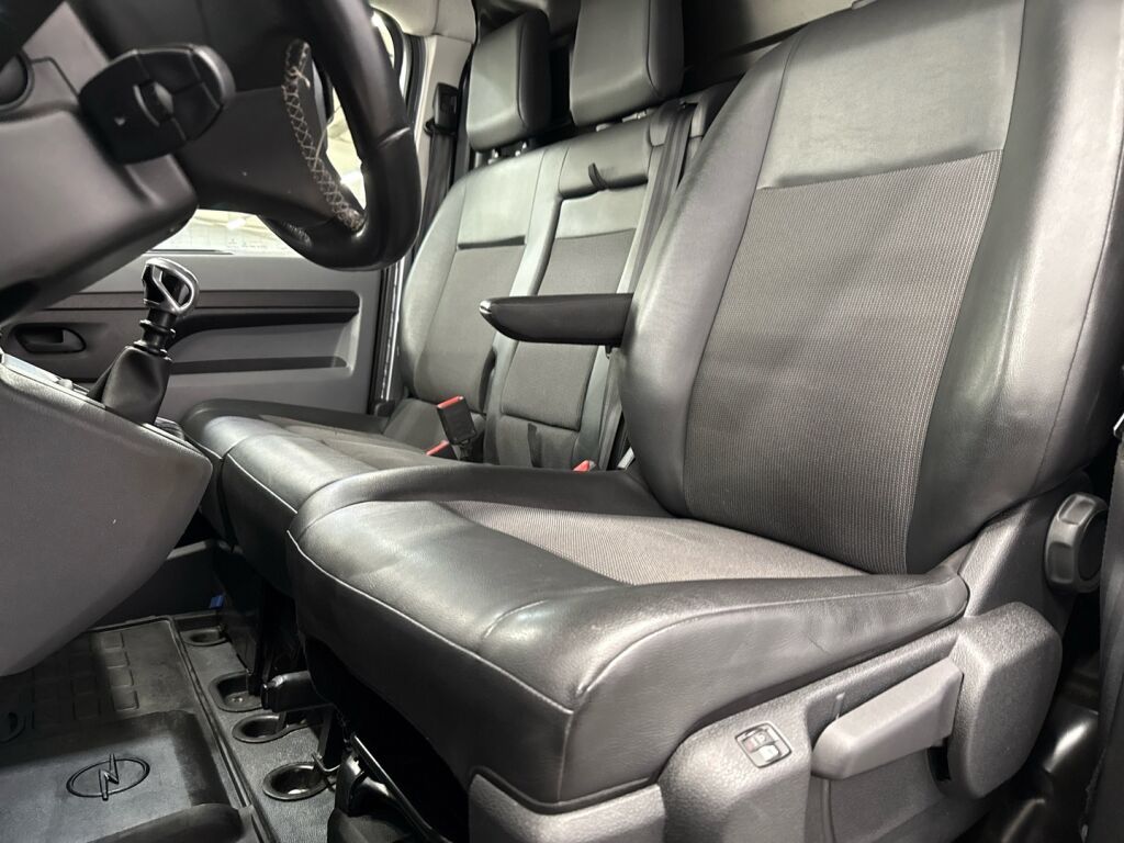 Opel Vivaro 2021 Harmaa