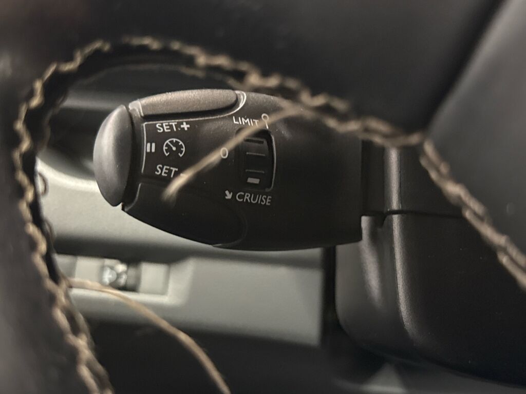 Opel Vivaro 2021 Harmaa