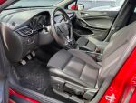 Opel Astra 2020 Punainen