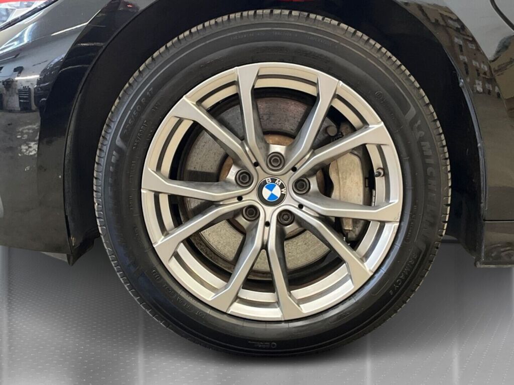 BMW 330 2020 Musta