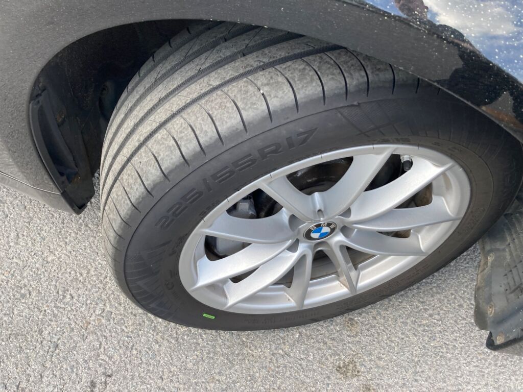 BMW 530 2022 Metallinhohto Musta